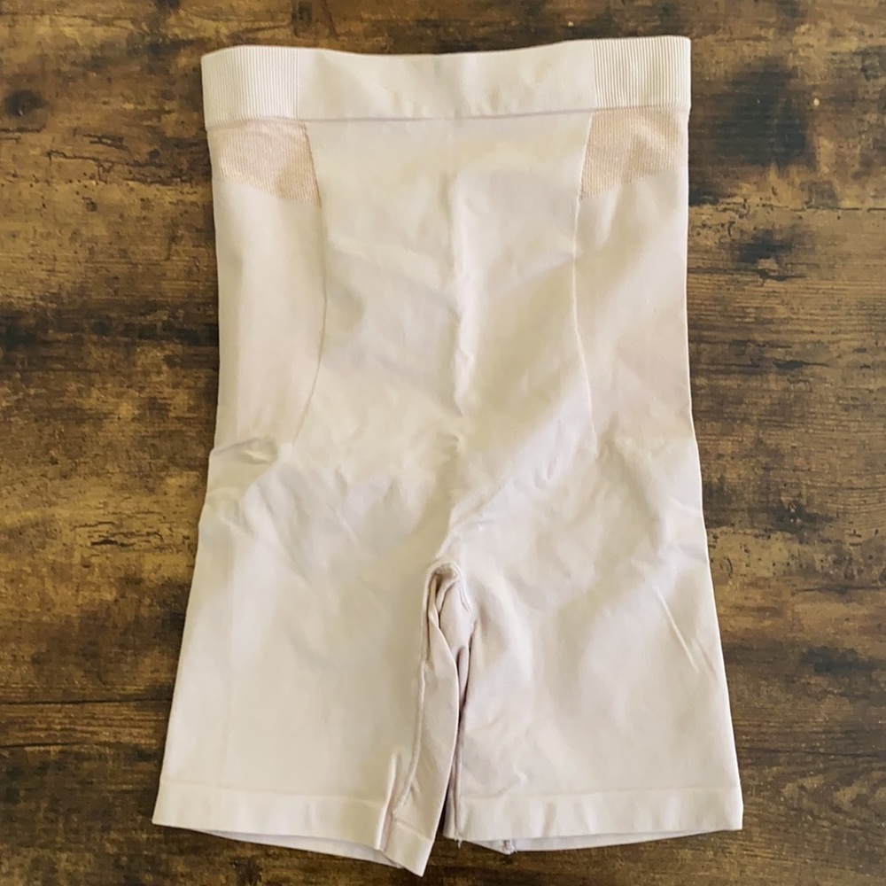 Bali high waisted Shape wear Size M NWOT